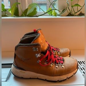 Danner Women's Saddle Tan Mountain 600 Hiking Boots